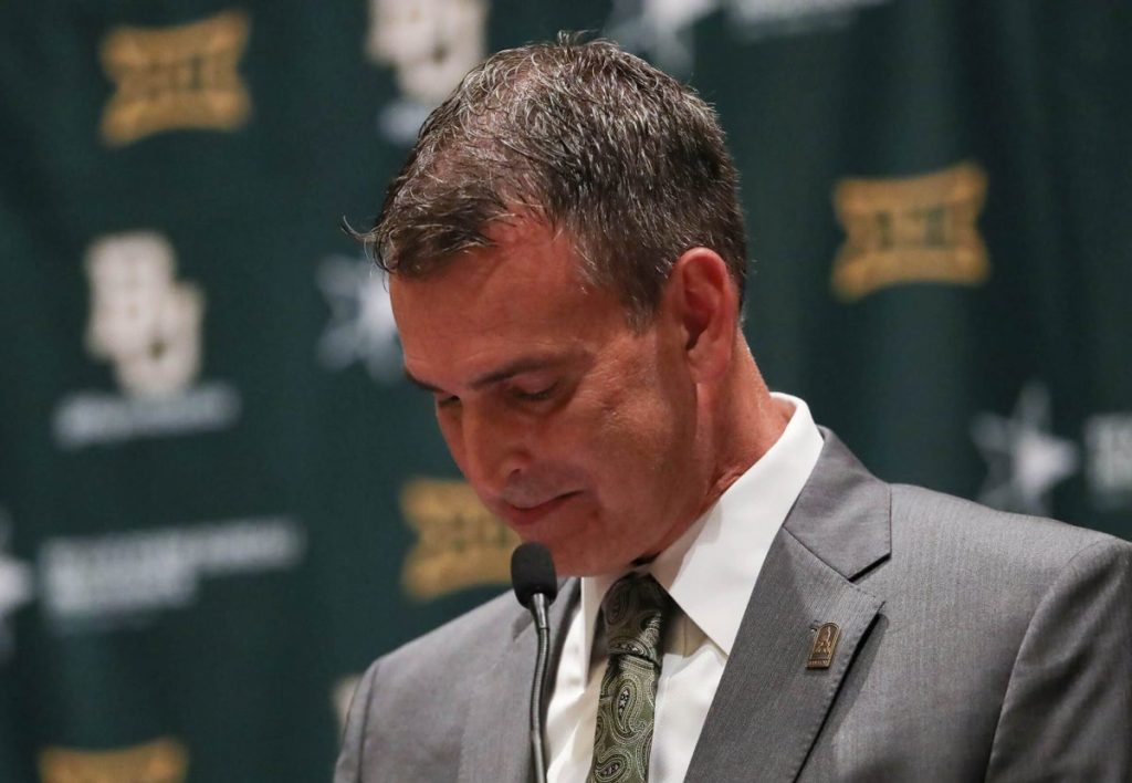تم التحقيق مع Baylor AD Mack Rhoades في حادثة هامشية مع اللاعب والمساعد: المصدر