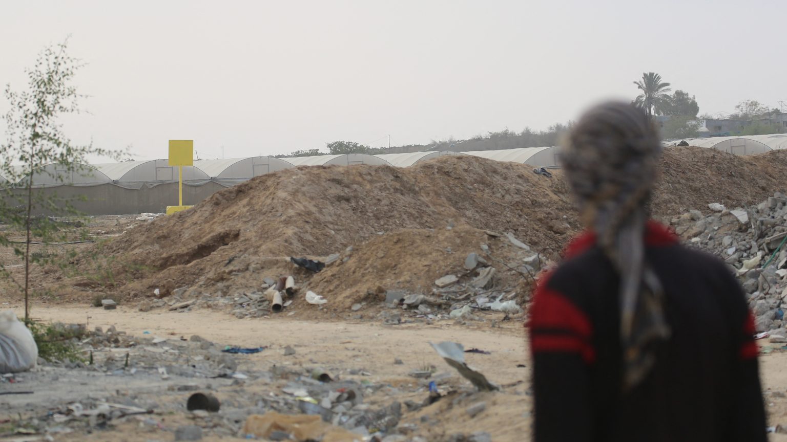 “اختزال”: تقرير لهيئة الإذاعة البريطانية داخل غزة يجدد الانتقادات بشأن تغطية الإبادة الجماعية