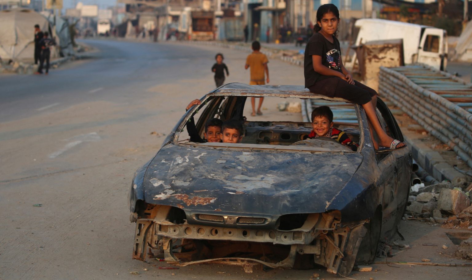 إسرائيل تتلقى جثة أسير إسرائيلي آخر من غزة