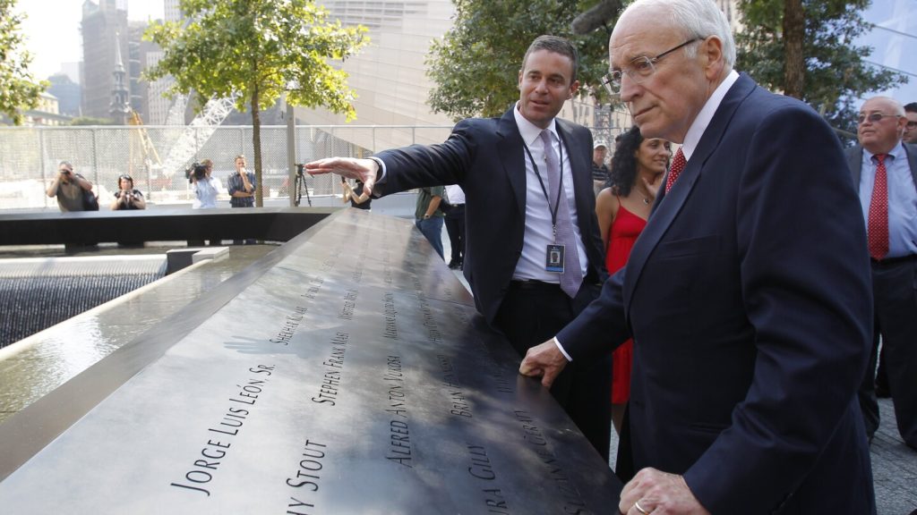 بصفته نائبًا للرئيس خلال أحداث 11 سبتمبر، كان تشيني في قلب نقاش دائم حول صلاحيات التجسس الأمريكية