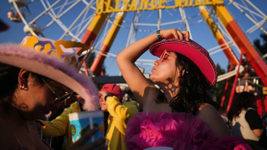 كورونا كابيتال تهز مكسيكو سيتي للعام الخامس عشر، بالصور