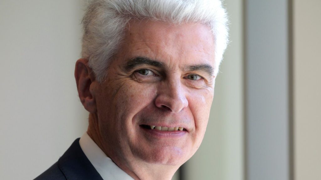 قاد الرسول المورموني الجديد طفرة عالمية في بناء المعبد ولديه معرفة عميقة بتمويل الكنيسة