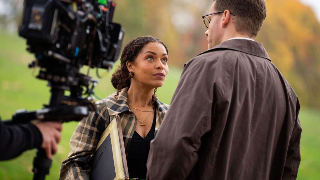 في موقع تصوير أول عرض لأجاثا كريستي حيث يتم حل الألغاز عبر الإنترنت