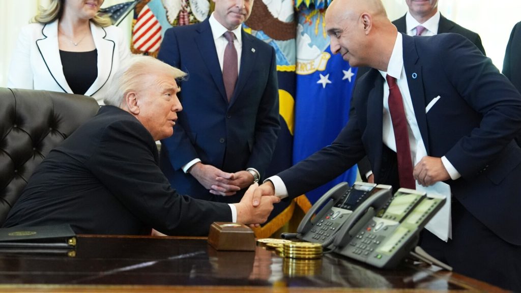 ترامب يكشف عن صفقة لتوسيع التغطية وخفض تكاليف أدوية السمنة