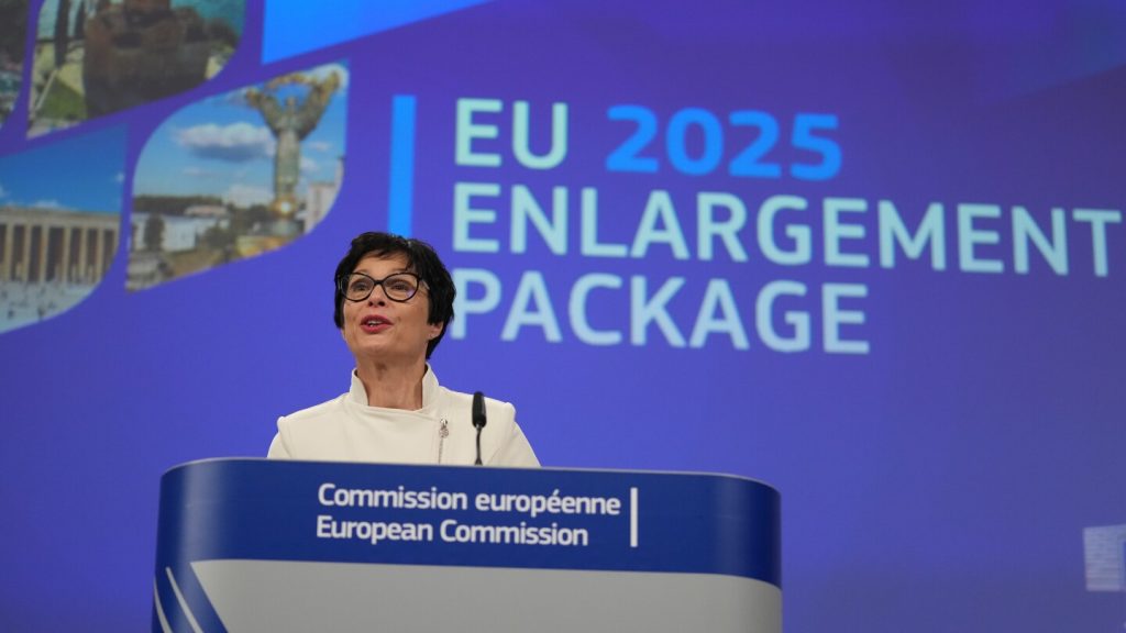 الاتحاد الأوروبي يشيد بالإصلاحات في أوكرانيا ويحذر صربيا وجورجيا في التقارير المرحلية