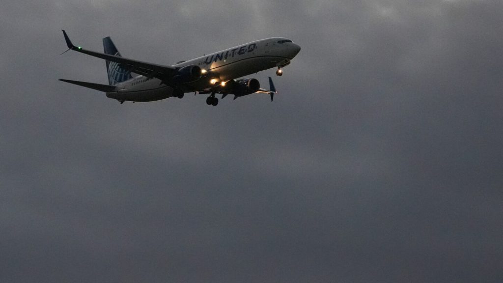 ماذا تعرف عن انخفاض بنسبة 10٪ في الرحلات الجوية في المطارات الأمريكية بسبب الإغلاق الحكومي