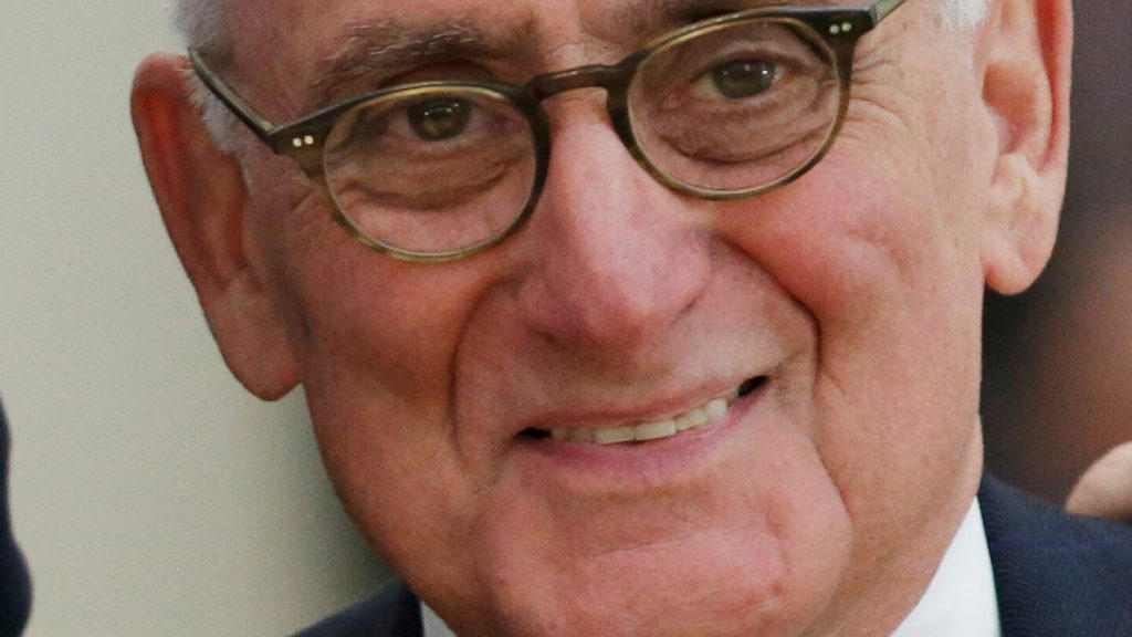 توفي روبرت آم ستيرن، مهندس معماري أمريكي مشهور، عن عمر يناهز 86 عاما