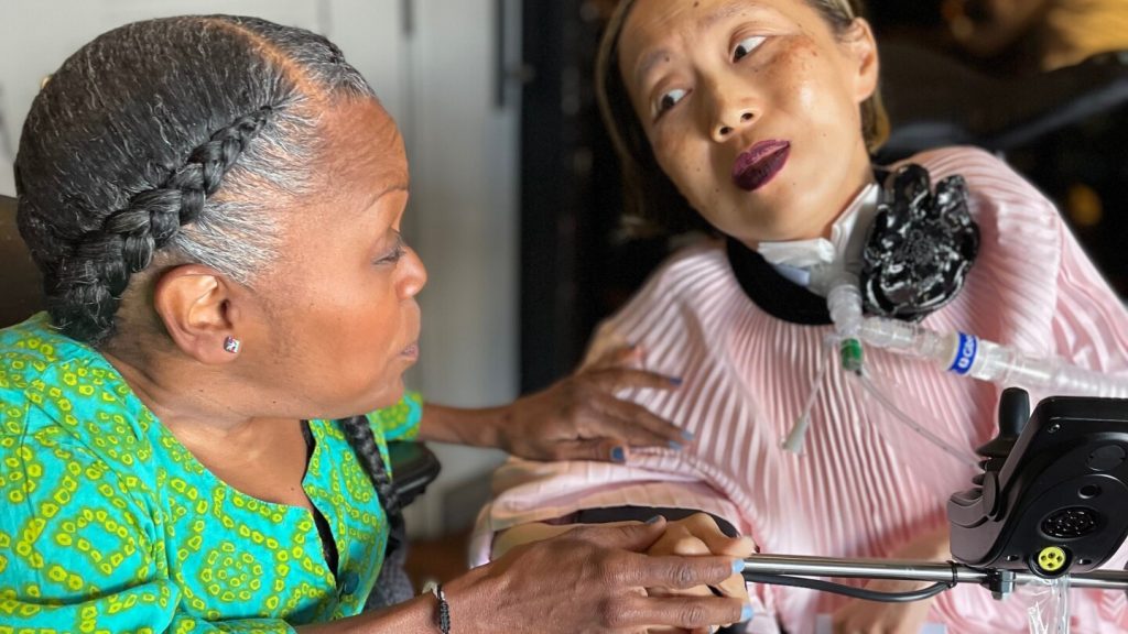 توفيت الكاتبة والناشطة في مجال حقوق ذوي الإعاقة أليس وونغ عن عمر يناهز 51 عاماً