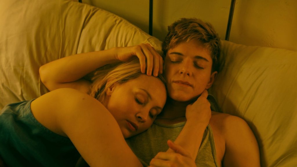 ينمو تمثيل LGBTQ+ على التلفزيون في أوقات الذروة بفضل برامج مثل “Abbott Elementary” و”Hacks”