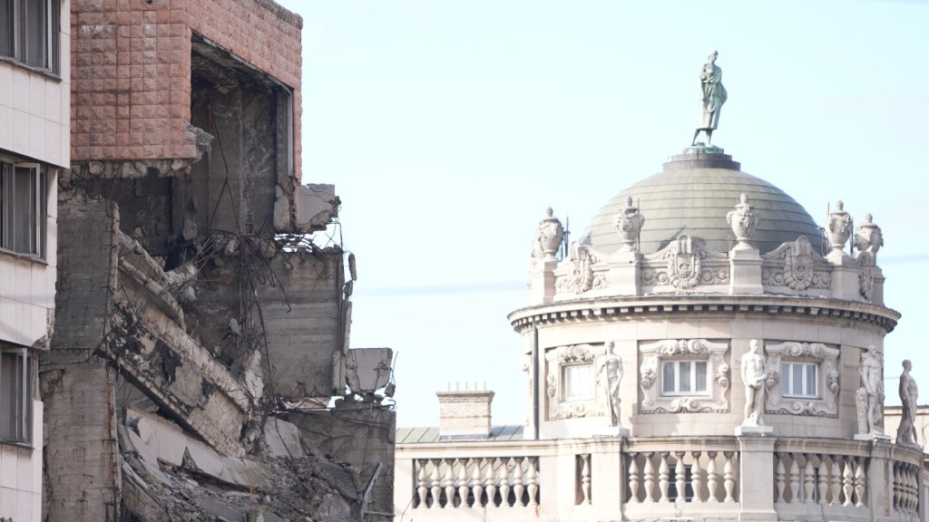 صربيا تمرر مشروع قانون خاصًا يسمح لصهر ترامب ببناء مجمع سكني فخم رغم المعارضة