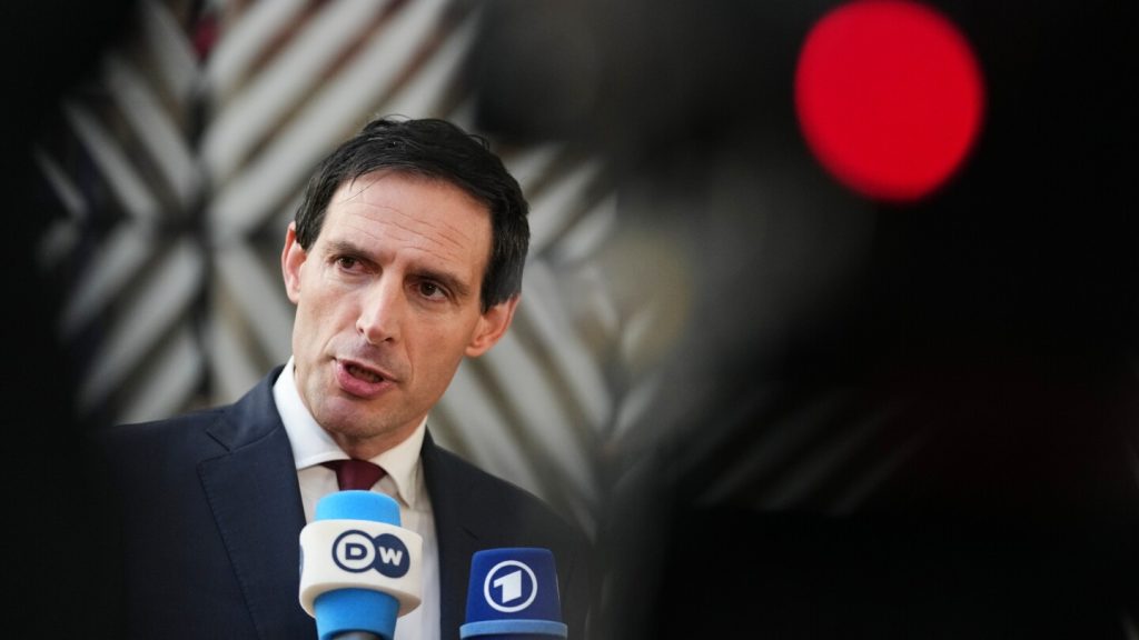 الاتحاد الأوروبي يوافق على أهداف جديدة للانبعاثات قبل قمة المناخ العالمية في البرازيل