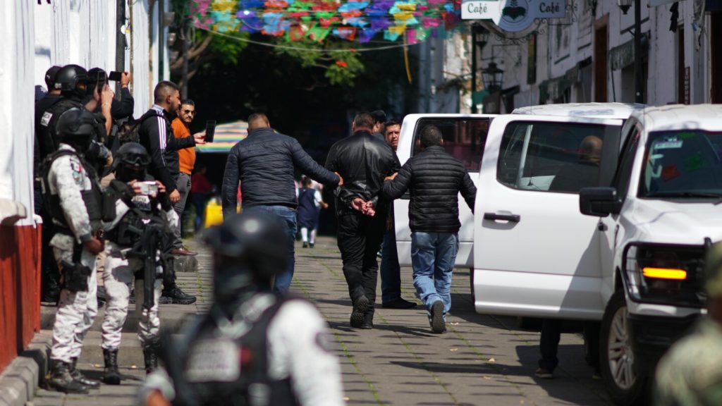 السلطات تعتقل 7 حراس شخصيين فيما يتعلق باغتيال رئيس بلدية مكسيكي