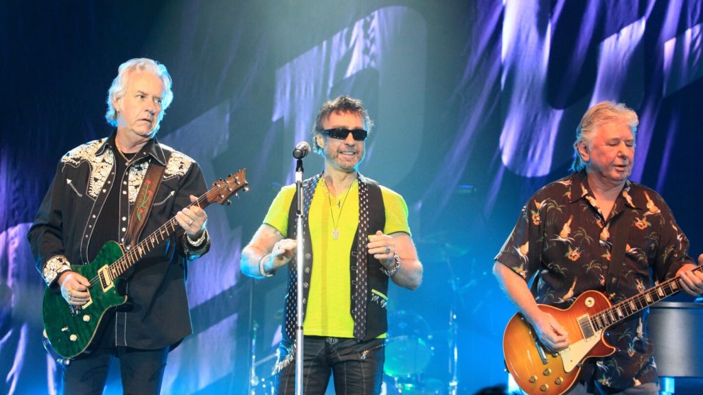 تفتح شركة Bad Company، وهي إحدى مجموعات موسيقى الروك العملاقة، الأبواب مفتوحة في قاعة مشاهير الروك آند رول