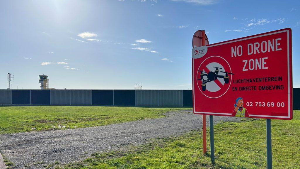 أدت مشاهدات الطائرات بدون طيار إلى إيقاف الرحلات الجوية في مطار الشحن الأوروبي الرئيسي في بلجيكا