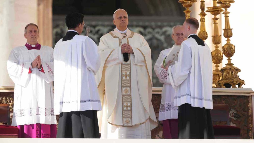 البابا يعلن الكاردينال نيومان طبيب الكنيسة ويشير إلى أن التعليم الكاثوليكي يمثل أولوية