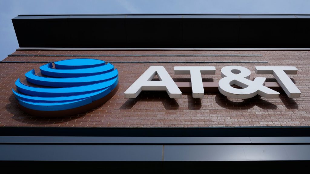 توصلت AT&T إلى تسوية لخرق البيانات بقيمة 177 مليون دولار. ما يجب أن يعرفه المستهلكون حول المطالبة بأموالهم