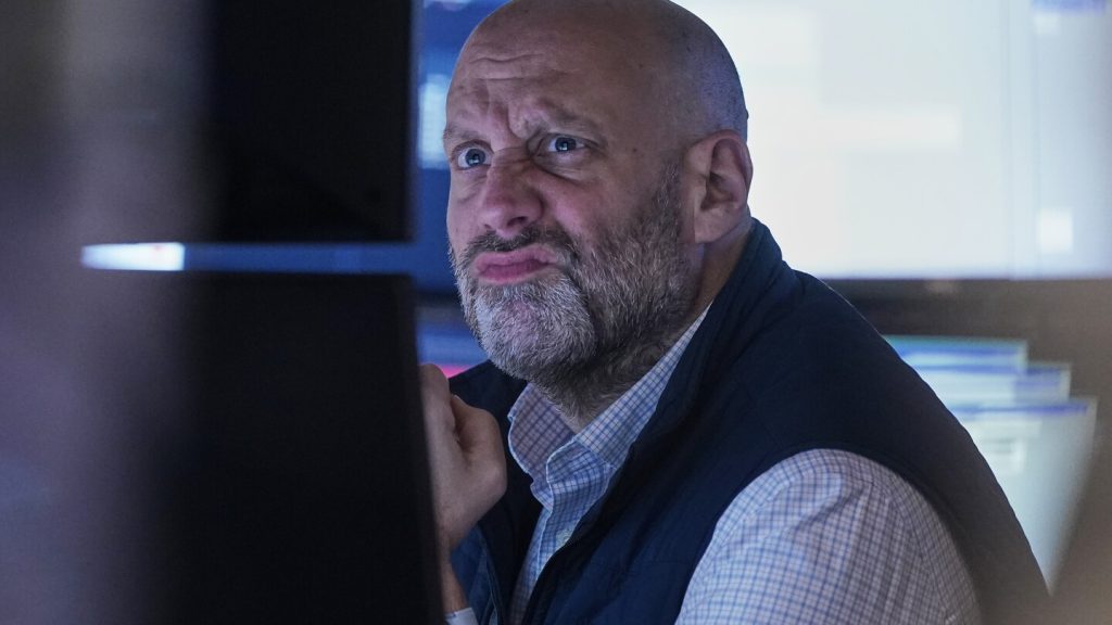 انتهت الأسهم بشكل متباين في وول ستريت بعد أن أمضت معظم اليوم في المنطقة الحمراء