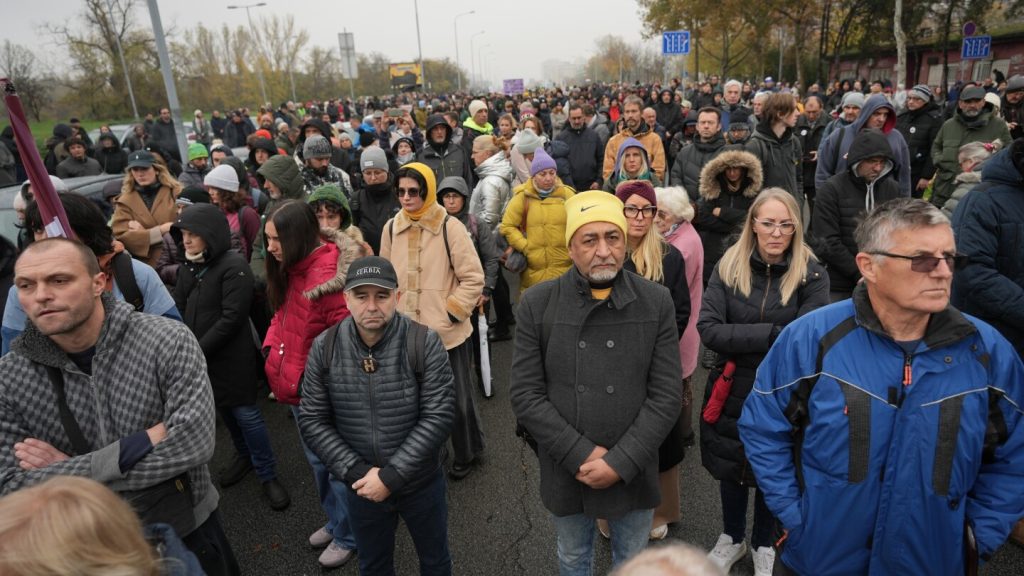 الصرب يحتفلون بالذكرى السنوية للعنف الموالي للحكومة الذي أدى إلى إضرابات طلابية