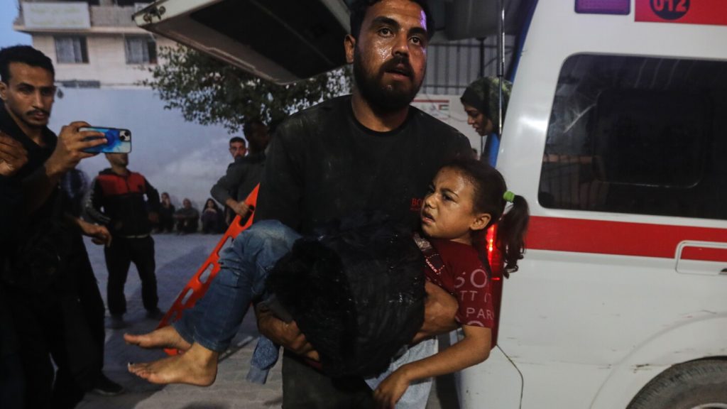 إسرائيل تشن ضربات في غزة في أحدث اختبار لوقف إطلاق النار في حين تقول المستشفيات إن 24 قتيلا