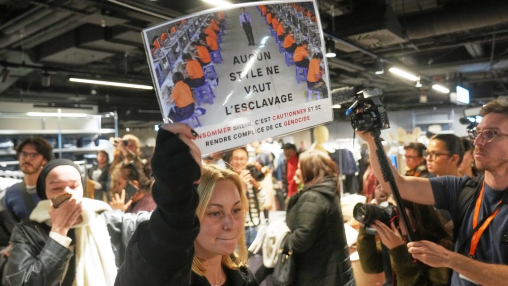 تحث فرنسا الاتحاد الأوروبي على التحقيق مع شركة Shein لبيعها سلعًا غير قانونية بما في ذلك الدمى الجنسية الشبيهة بالأطفال