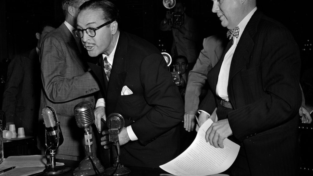 يحذر النقاد من أن معايير التدريس الجديدة في فلوريدا تعيد تأهيل جوانب الخوف الأحمر المناهض للشيوعية