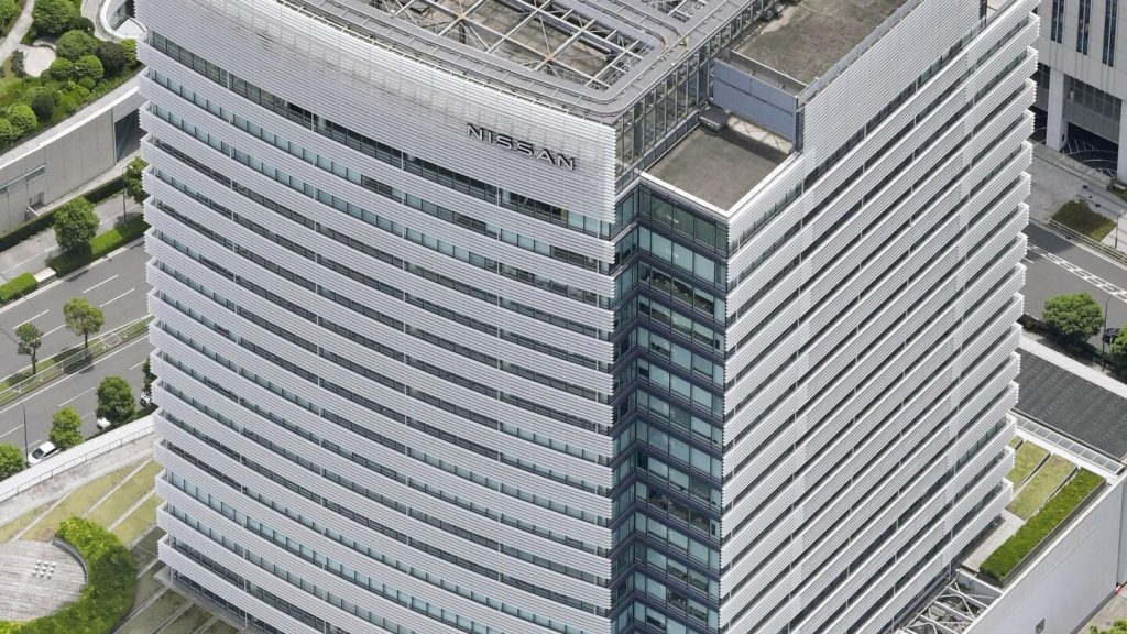 تبيع شركة نيسان اليابانية لصناعة السيارات الخاسرة مبنى مقرها الرئيسي لكسب المال