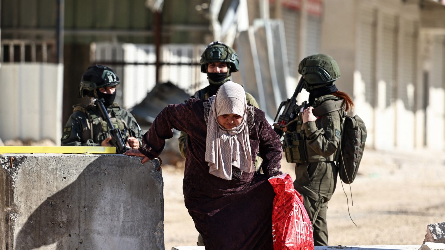 القوات الإسرائيلية تعود إلى قرى في جنوب سوريا.