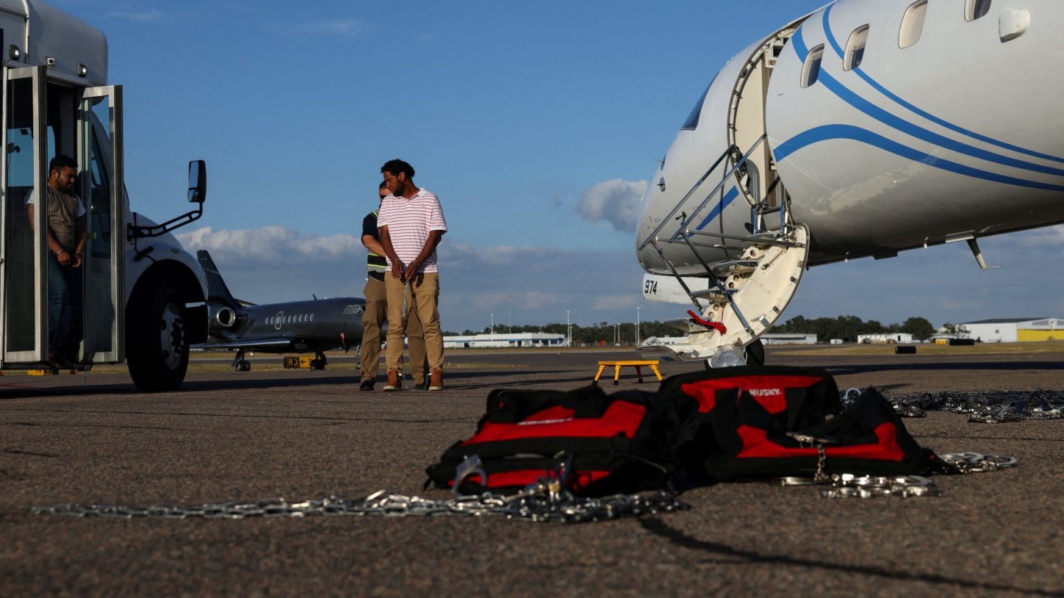 طهران تؤكد استلامها رحلة ترحيل ثانية من الولايات المتحدة.