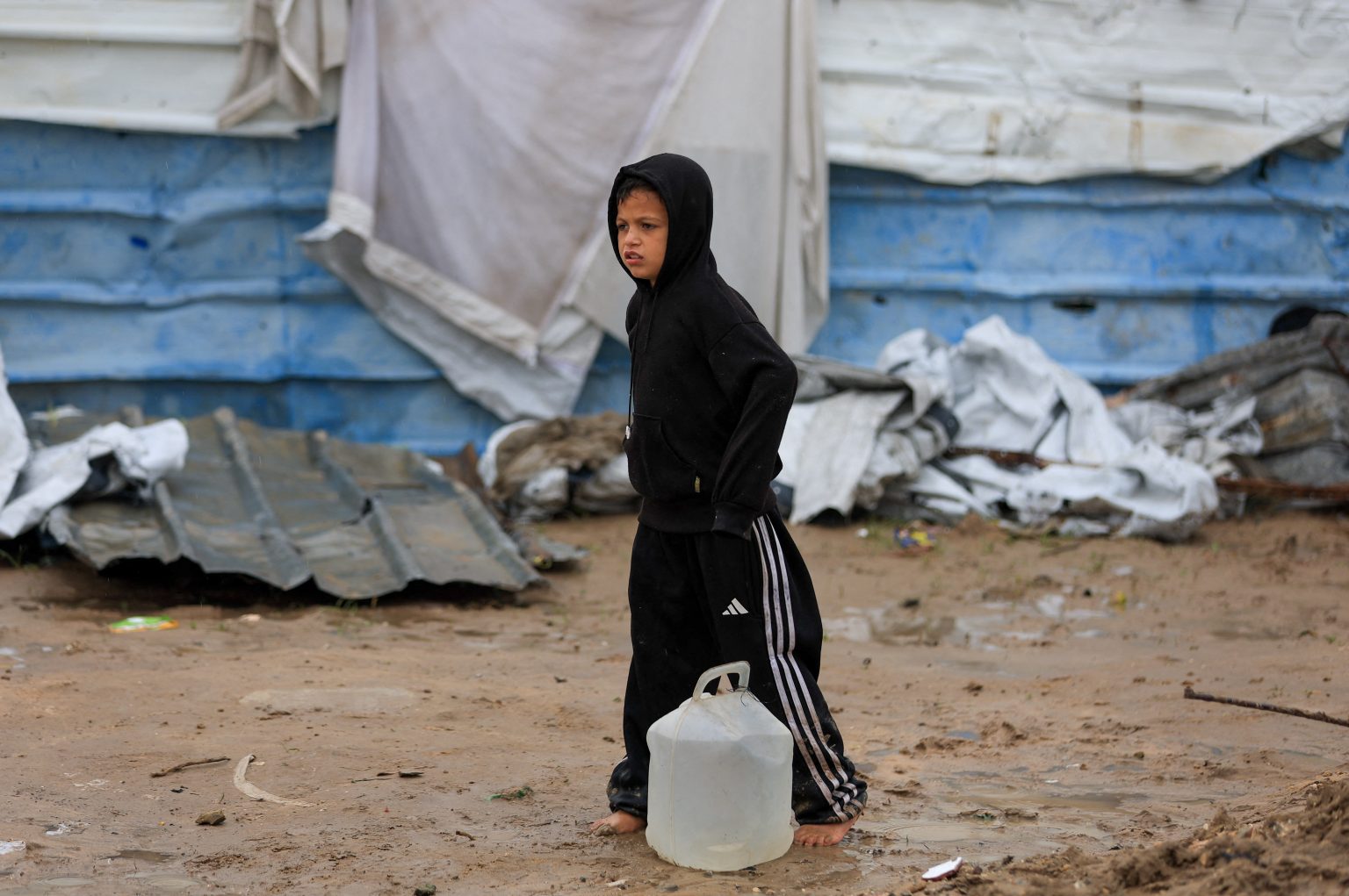 ترامب يواجه إدانة لتوسيع حظر السفر ومنع دخول الفلسطينيين.