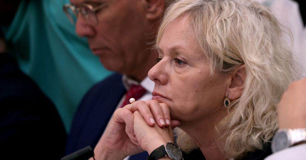 المحكمة العليا الإسرائيلية تحكم ضد إقالة الحكومة للمستشار القانوني العام.