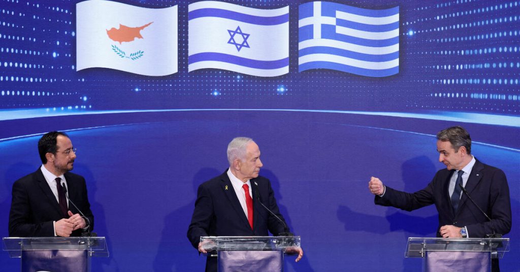 اليونان وإسرائيل وقبرص تصعد مناوراتها المشتركة في شرق المتوسط.