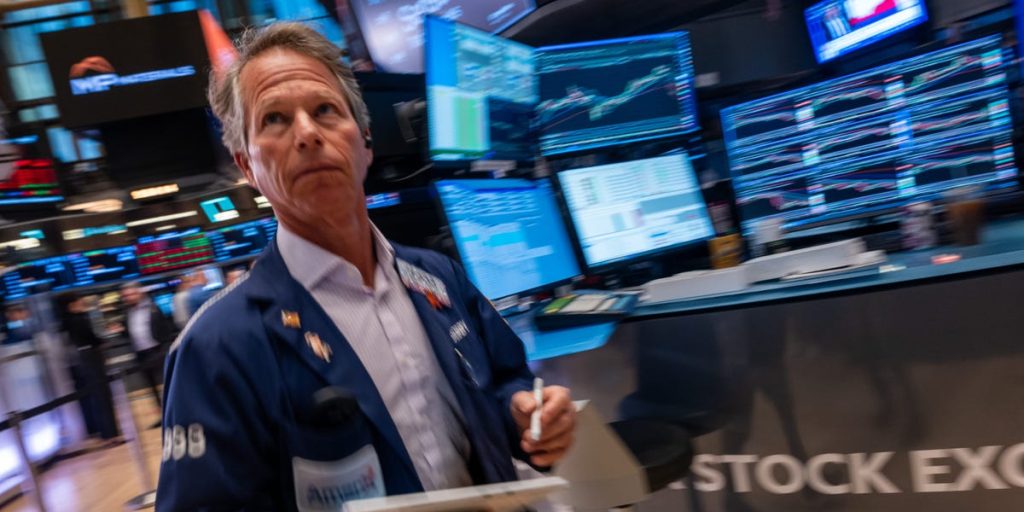 يتوقع رئيس قسم الأسهم في دويتشه بنك ارتفاع مؤشر (S&P 500) بنسبة 18% في 2026.