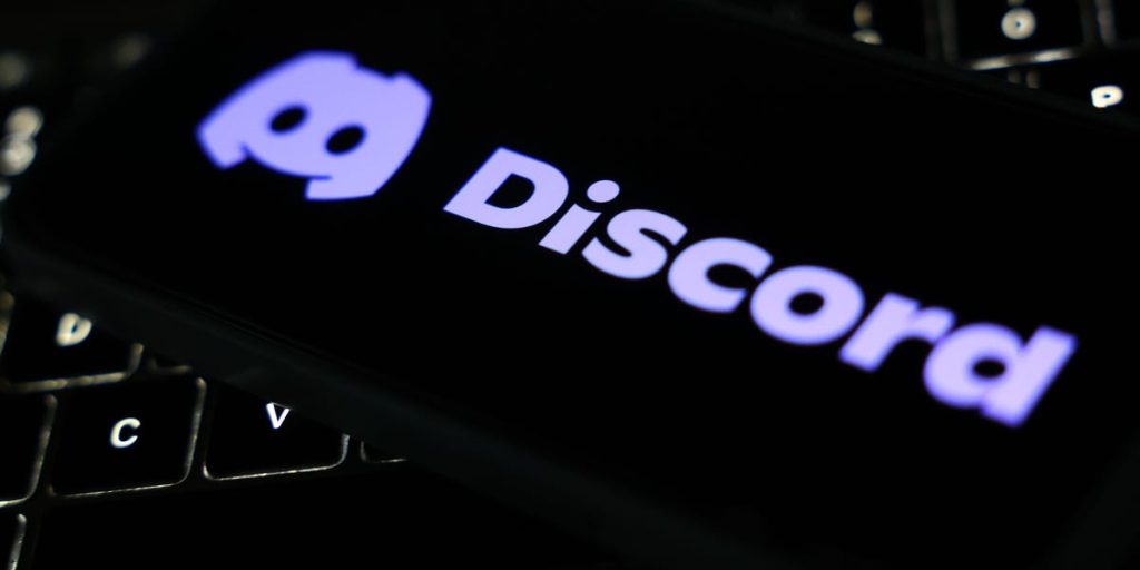 من منتديات الإنترنت إلى إدارة الأموال: كيف حوّل متداولان دردشتهما على (Discord) إلى صندوق استثماري.