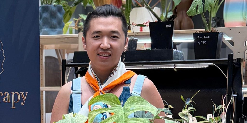 بثٌّ مباشر يدرّ مبيعات بـ 100 ألف دولار خلال عروض مطولة، وتكاليف البدء منخفضة مع صفة شخصية أساسية.