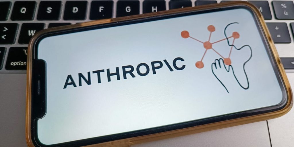 فيلسوفة أنثروبيك تقدم نصائح لصياغة أفضل مطالبات الذكاء الاصطناعي.