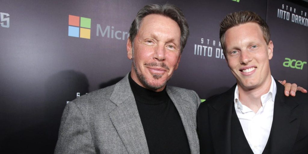 السعودية وقطر وأبوظبي تدرس استثمار مليارات الدولارات في باراماونت/ (WBD).