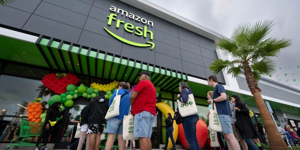 تخطط أمازون لإطلاق خدمة استلام سريع جديدة مع مضاعفة التركيز على التسليم السريع.