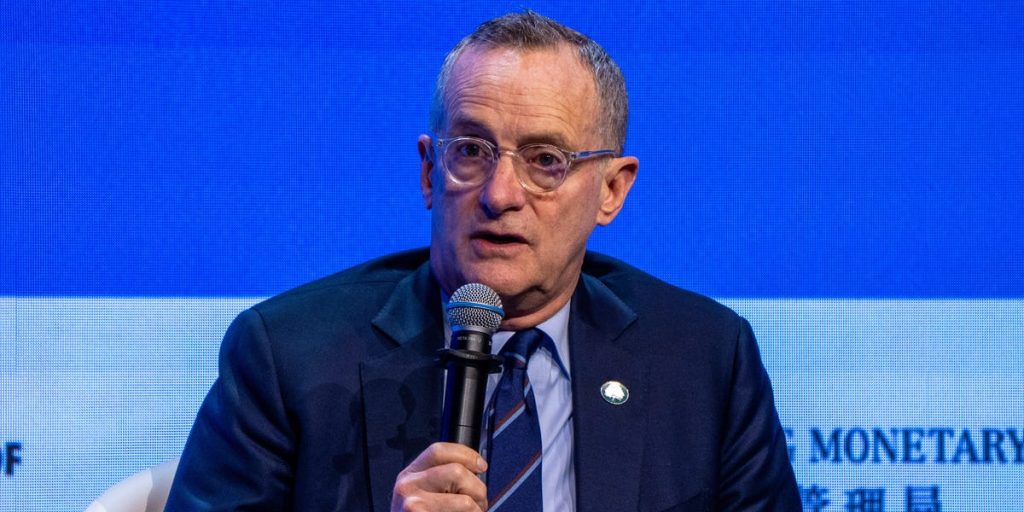 تحذيرات من المستثمر هوارد ماركس بشأن تدمير الثروة والانقسام السياسي المتزايد.