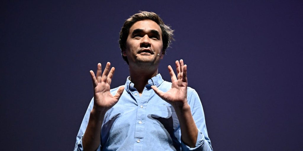 مسؤول في (OpenAI) يحدد 3 وظائف على وشك الأتمتة.