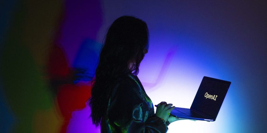 كيف يمكن للمحامين وقف هلوسات الذكاء الاصطناعي؟ بالمزيد من الذكاء الاصطناعي.