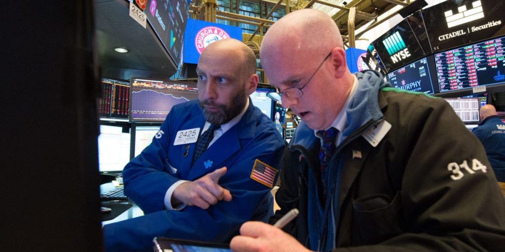 مؤشر معاكس سابقًا لتراجع الأسهم في نوفمبر يقترب من إشارة بيع أخرى.