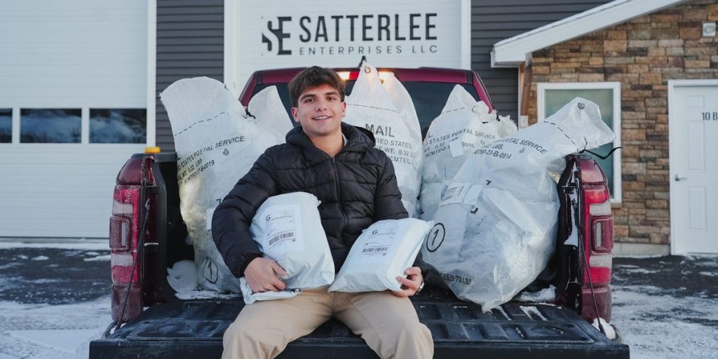 شابٌّ في الثامنة عشرة يحقق 300 ألف دولار شهريًا من بيع حوامل (Reload Can Holders) المطبوعة ثلاثية الأبعاد.