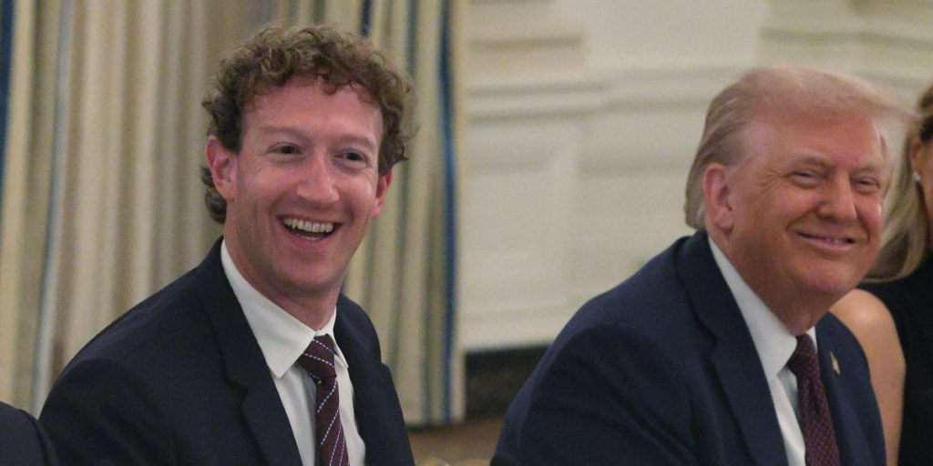 أطلق البيت الأبيض برنامج توظيف “قوة تقنية” لمدة عامين لـ 1000 وظيفة برواتب تتراوح بين 130 ألفًا و 195 ألف دولار.