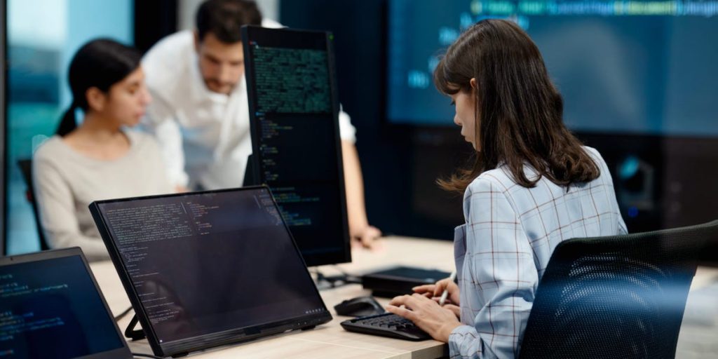 المدراء يتوقعون معرفة الذكاء الاصطناعي من الموظفين حتى خارج نطاق الوصف الوظيفي.