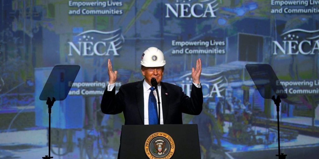 مستشار اقتصادي سابق لترامب يوضح أسباب قلقه المستمر بشأن الرسوم الجمركية مع اقتراب عام 2026.