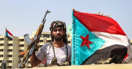 المملكة العربية السعودية تطالب فصائل يمنية بالانسحاب.