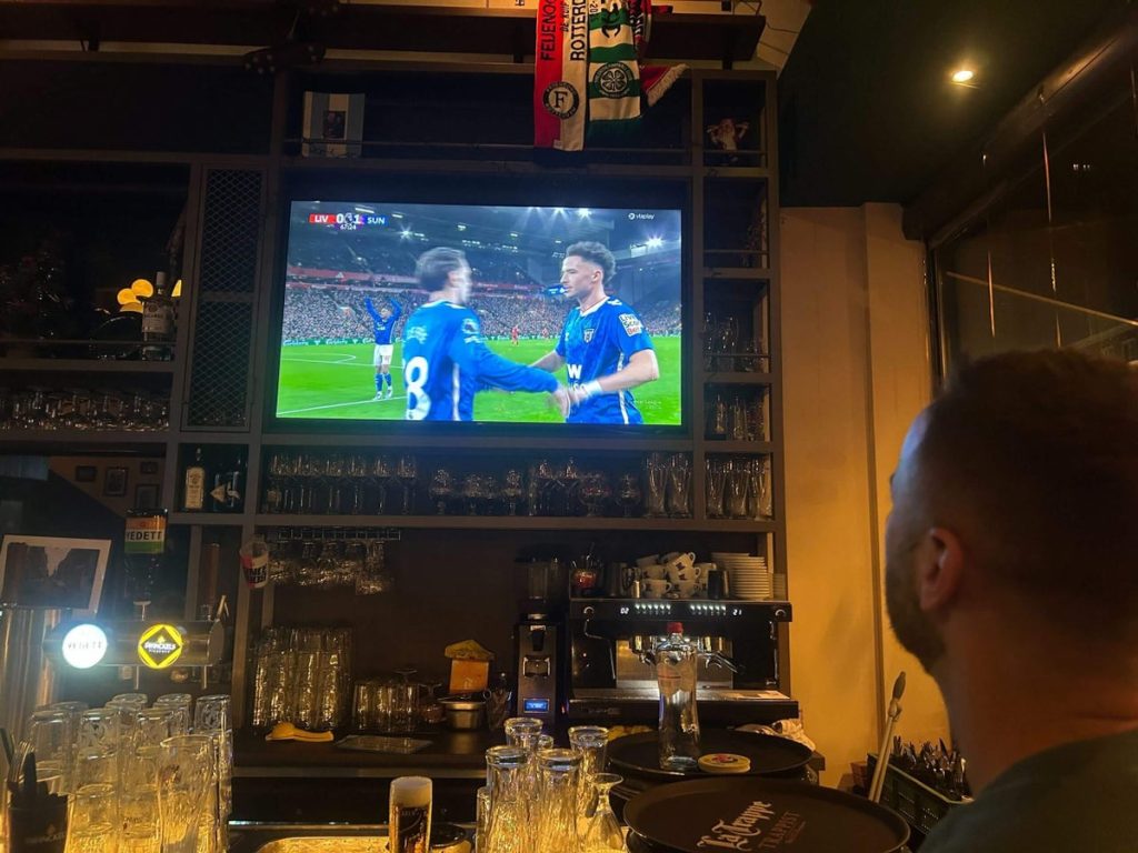 روتردام تتابع صعوبات آرنه سلوت (Arne Slot) وتأمل منح ليفربول له الوقت.