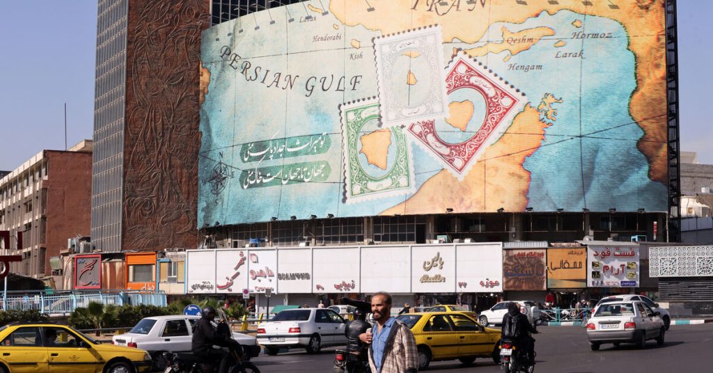 مناورات عسكرية إيرانية جديدة قرب جزر متنازع عليها ترفع التوتر مع الإمارات.