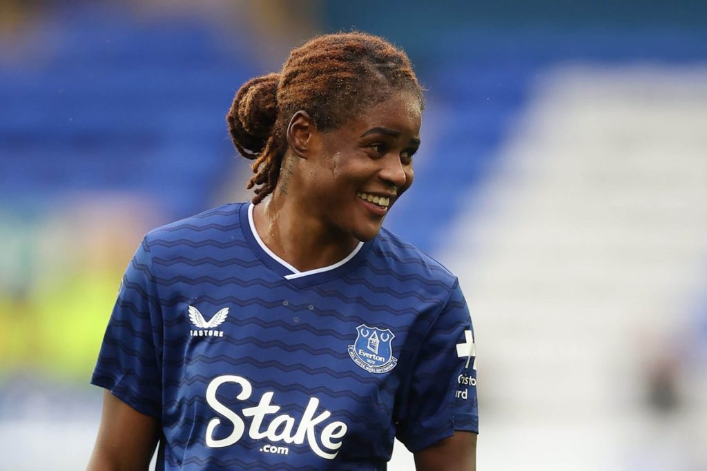 باريس سان جيرمان مهتم بالتعاقد مع مهاجم إيفرتون كيلي غاغو.