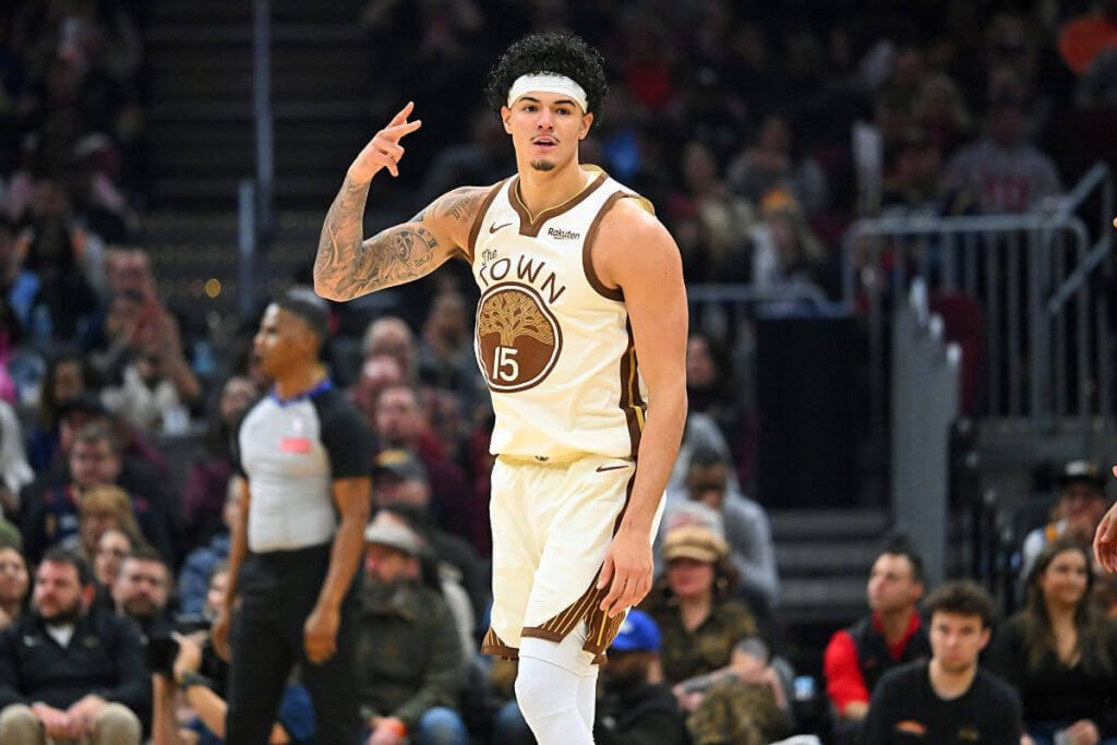 فوز مفاجئ للمحاربين (Warriors) على الكافالييرز (Cavs) رغم نقص اللاعبين.